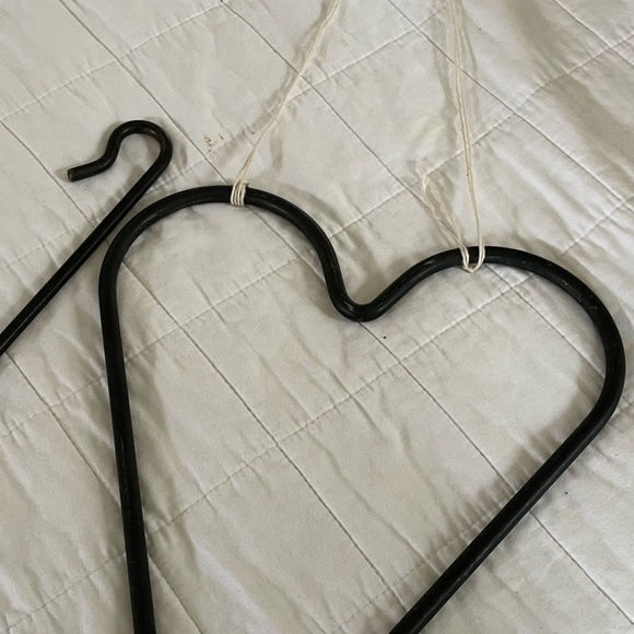 VINTAGE WROUGHT IRON HEART SHAPED DINNER BELL WITH STRIKER - Picture 2 of 4